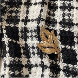 Vintage gold tone Autumnal Leaf Brooch